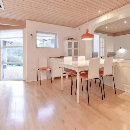 Three-bedroom In Tatil Evi Fåborg